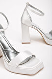 Matilda Beyaz Saten Platformlu Açık Burunlu Kalın Topuklu Ayakkabı