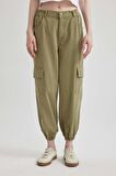 DeFacto Coool Jogger Pantolon Gabardin Kumaş Normal Bel Basic Düz Kargo Cepli B0454AX24SPKH461
