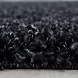 Modern Düz Desen Siyah Oturma Odası Halısı Salon Halısı Uzun Tüylü Yumuşak Dokulu Kolay Bakım 