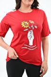 Kadın Büyük Beden Çiçek Tutan El Baskılı T-Shirt 1574-23