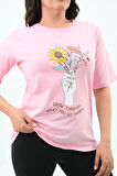 Kadın Büyük Beden Çiçek Tutan El Baskılı T-Shirt 1574-23