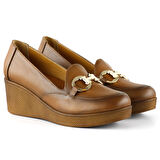 Hayley Taba Hakiki Deri Tokalı Yuvarlak Burun Dolgu Topuklu Günlük Ayakkabı