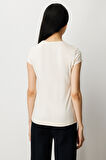On Kadın Sıfır Yaka Ay Kol Basic Bluz 61302 Krem