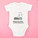 Bezim Doluyor Loading… Bebek Body - Espirili Bebek Kıyafeti