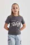 DeFacto Kız Çocuk Slim Fit Dar Kesim Bisiklet Yaka Fitilli Kaşkorse Baskılı Kısa Kollu Tişört B5101A824SMAR148
