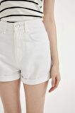DeFacto Mom Fit Yüksek Bel Katlamalı Paça Beyaz Jean Şort C0679AX24SMWT1
