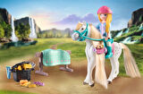 Playmobil Horses Of Waterfall 71354 Isabella & Lioness Yıkama Alanlı, Kapsamlı At Bakımı, Geniş Binicilik ve Birlikte Selfieler, 5 Yaşından Büyük Çocuklar İçin Sürdürülebilir Oyuncak