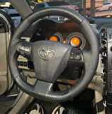 TOYOTA COROLLA-AURİS 2012-2013 ARACA ÖZEL DİKMELİ DİREKSİYON KILIFI(MİCROFİBERCARBON-NKTALI)