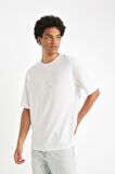 DeFacto Comfort Regular Fit Rahat Kesim Bisiklet Yaka Kısa Kollu Ağır Kumaş Basic Düz Beyaz Tişört B4444AX24AUWT34