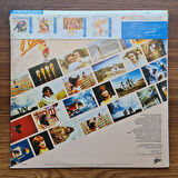 The Nolans – Making Waves