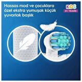 Oral-B D100 Çocuk Şarjlı Diş Fırçası Lightyear