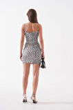 Kadın Siyah/Beyaz Leopar Desen İnce Askılı Likralı Mini V Yaka Slim Fit Elbise