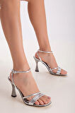 Beyaz (Shoes) İnce Biyeli Topuklu Kadın Ayakkabı GUMÜŞ