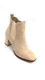 Beyaz (Pine Cone) Dana Süet Topuklu Lastikli Kadın Bot BEJ