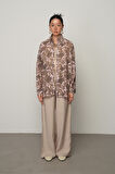 KADIN PUDRA-KAHVE RENK ÇİÇEK DESENLİ OVERSİZE KESİM GÖMLEK