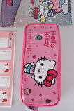 DEKOMUS İLE YENİ SEZON LİSANSLI HELLO KITTY 16 PARÇA KIRTASİYE SETİ KALEM ÇANTASI,3D SİLGİ,NOT DEFTERİ,SİLGİ TEPELİ GEÇMELİ KURŞUN KALEM,UÇLU KALEM,KALEMTRAŞ VE ROKET SİLGİ SETİ