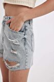 DeFacto Mom Fit Yüksek Bel Kesik Uçlu Paça Jean Şort B7684AX24HSNM55