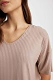 DeFacto Regular Fit V Yaka Casual Kısa Kollu Pijama Üstü-Fall in Love B6181AX24SPBN502