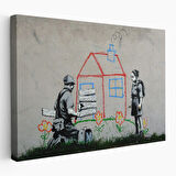 Bansky Çocuğun Çizdiği Evin Kapısını Kapatan Adam Kanvas Tablo-5019