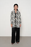 KADIN SİYAH-BEYAZ DESENLİ JAKARLI OVERSİZE GÖMLEK