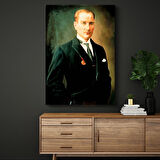 Yeşil Fonlu Portre - Madalyalı Resmi Kıyafet Kanvas Tablo