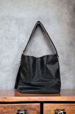 Shine Siyah Yan Metal Detaylı Kırışık Desen Shopper Omuz Çantası