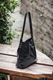 Shine Siyah Yan Metal Detaylı Kırışık Desen Shopper Omuz Çantası