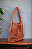 Shine Taba Yan Metal Detaylı Kırışık Desen Shopper Omuz Çantası
