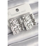 Pirinç Gümüş Renk İşlemeli Kare Plaka Model Kadın Küpe