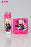 DEKOMUS İLE YENİ SEZON LİSANSLI BARBIE GIRL POWER BESLENME ÖRTÜSÜ, 2 KATLI BESLENME KUTUSU VE 500 ML MATARA SETİ