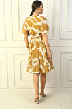 Kruvaze Yaka Volan Kollu Astarlı Beli Kuşaklı Soyut Desen Şifon Kısa Elbise
