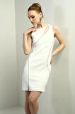 Önü Boncuk Detaylı Dekolteli Yarım Astarlı Kısa Elbise