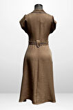 Kadın Yakalı Düşük Omuz Çift Cepli Kemerli Keten Efektli Elbise