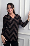 Kadın V Yaka Zikzak Desenli Geniş Beden Aralıklı Simli Bluz