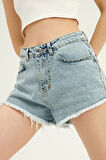 Paçaları Püsküllü Kot Şort Buz Mavi