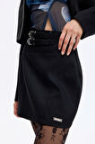 Çift Kemerli Metal Etiket Detaylı Mini Etek Siyah