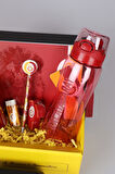 DEKOMUS GIFT BOX ÖZEL KUTULU GALATASARAY BESLENME KABI VE 700 ML TRITAN MATARA İLE KIRTASİYE SETİ 