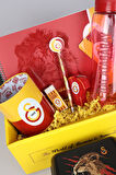 DEKOMUS GIFT BOX ÖZEL KUTULU GALATASARAY BESLENME KABI VE 700 ML TRITAN MATARA İLE KIRTASİYE SETİ 