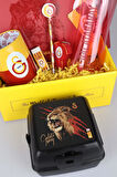 DEKOMUS GIFT BOX ÖZEL KUTULU GALATASARAY BESLENME KABI VE 700 ML TRITAN MATARA İLE KIRTASİYE SETİ 