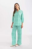 DeFacto Wide Leg Geniş Bol Paça Pantolon Desenli Esnek Belli Paça Yırtmaç Detaylı Cepli C9161AX24SMGN700
