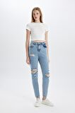 DeFacto Lina Lina Mom Fit Yırtık Detaylı Yüksek Bel Bilek Boy Jean Yıkamalı Pantolon C2384AX24SMNM85