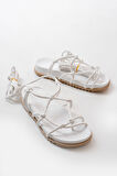 Beyaz Bilekten Bağcıklı Kadın Sandalet