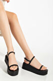 Siyah Dolgu Topuk Kadın Sandalet