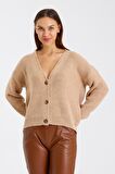 Kadın V Yakalı Oversize Düğmeli Triko Hırka Bej
