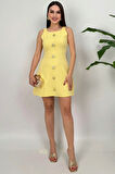Bella Rose Kadın Sarı Düğmeli Mini Elbise – Zarif Davet ve Günlük Şıklık