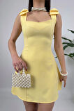 Soléa Kadın Sarı Fiyonklu Mini Elbise – Yazlık Şık Tasarım