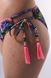 Çiçekli Ciele Yüzük Detaylı Bikini Altı