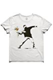 BANKSY HOOLIGAN WITH FLOWERS TİŞÖRT