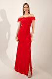 Kadın Kırmızı Otrişli Kayık Yaka Yırtmaçlı Uzun Abiye Elbise