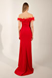 Kadın Kırmızı Otrişli Kayık Yaka Yırtmaçlı Uzun Abiye Elbise